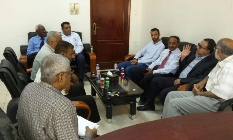 رئيس جامعة عدن يدشن إعادة تأهيل مختبرات كلية التربية عدن