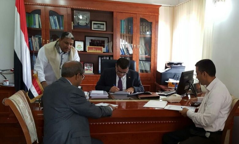 السفارة اليمنية تصرف مخصصات الربع الثالث وتباشر صرف مخصصات الربع الرابع للطلاب المبتعثين بماليزيا