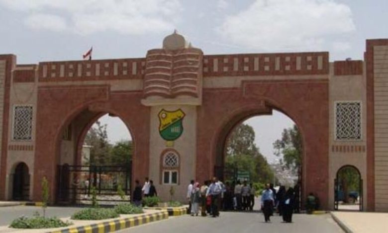 احتجاجات بجامعة صنعاء لعدم صرف الرواتب