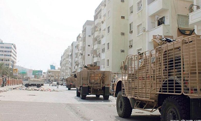 وفد عسكري من وزارة الدفاع يزور معسكر لواء النقل في عدن