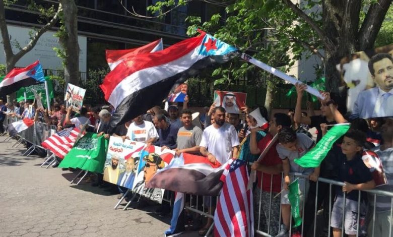 ابناء الجنوب يتظاهرون أمام الأمم المتحدة دعماً للمجلس الانتقالي والحالمي يخاطب المحتشدين