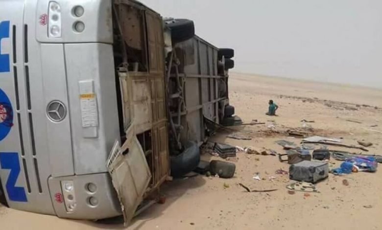 مصرع عدد من اليمنيين اثر انقلاب حافلة كانت تقل ركاب قادمة من السعودية