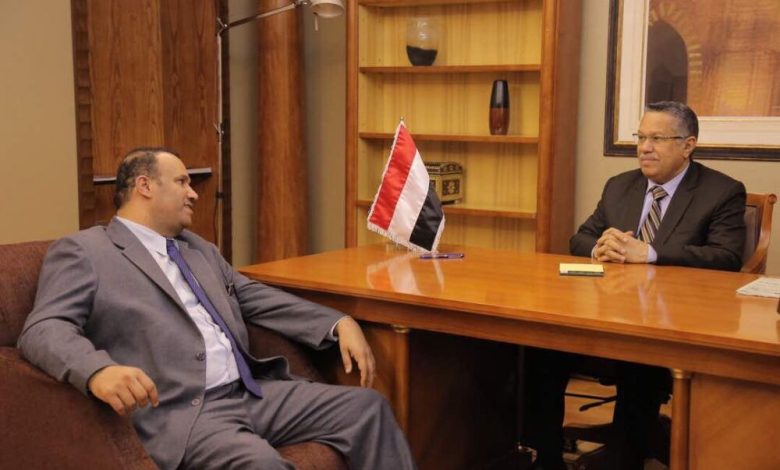 رئيس الوزراء يؤكد عزم الحكومة على استعادة العاصمة صنعاء وتحريرها من المليشيا