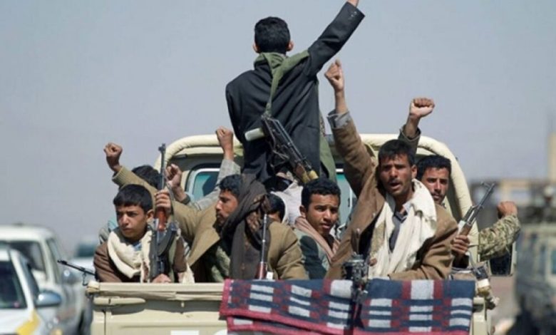 الحوثيون يدشنون حملة لإقصاء الكوادر التربوية والتعليمية