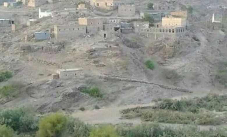 أهالي قرية املحه في مديرية جيشان يناشدون محافظ أبين إصلاح الطريق الذي يربطهم بالمديرية