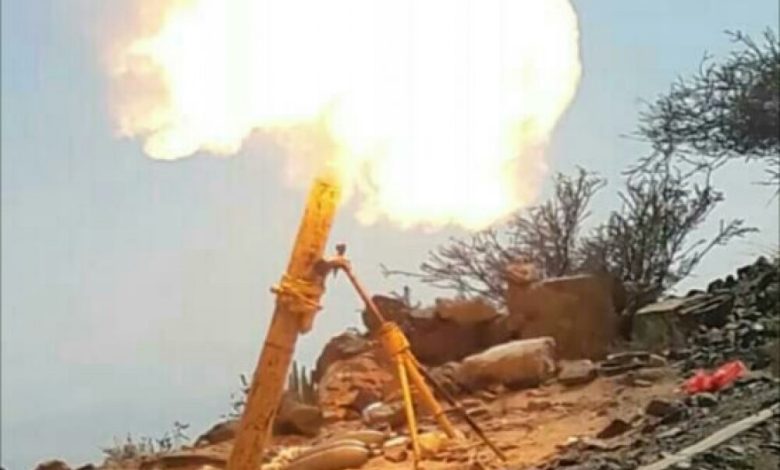 مدفعية المقاومة الجنوبية بثرة تقصف موقع الخزين التابع للحوثيين في بركان