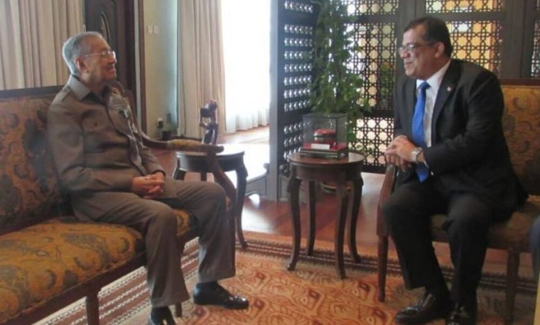 رئيس الوزراء الماليزي مهاتير: الجالية اليمنية في ماليزيا سيبقون محل تقدير واحترام للشعب الماليزي