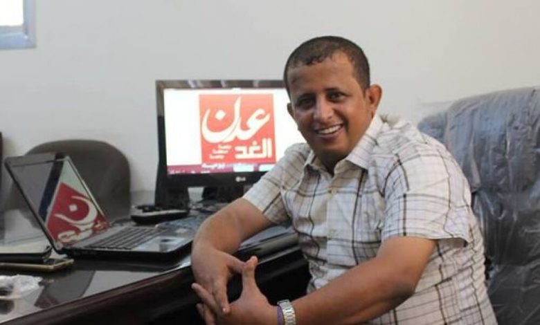 عاجل..قوة أمنية تعتقل رئيس تحرير صحيفة "عدن الغد"