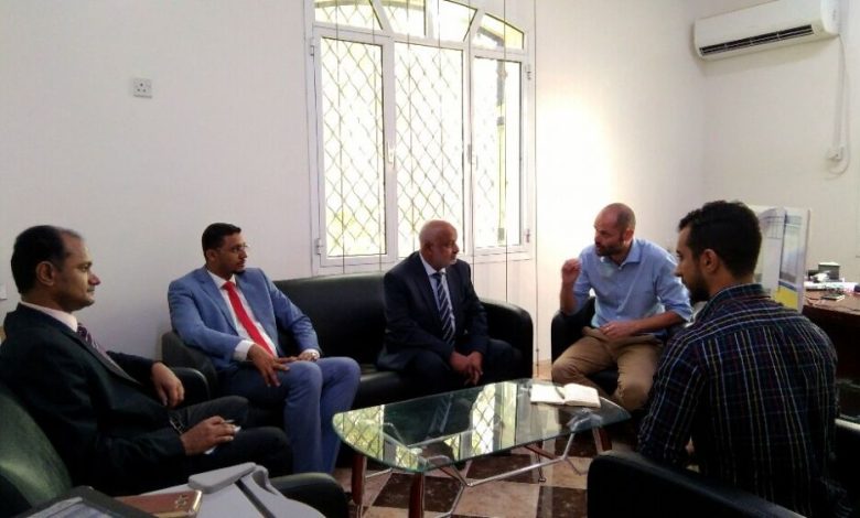 وكيل اول محافظة الحديدة يجتمع بمدير الاوتشا في عدن