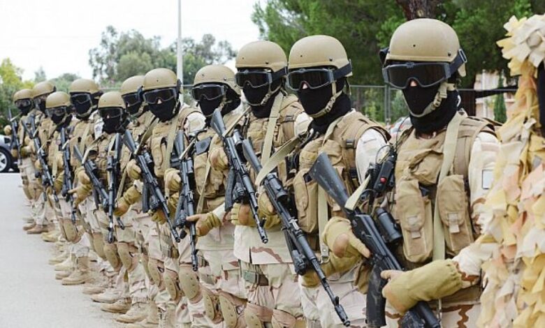 قوات مكافحة الإرهاب تداهم مركز القيادة العامة التابع لتنظيم داعش بـ لحج