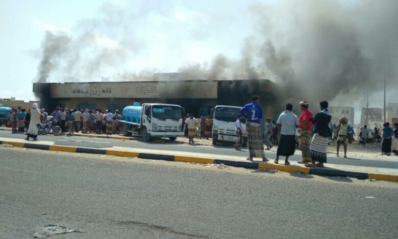 عاجل: اندلاع حريق في سوق تجاري بالشحر
