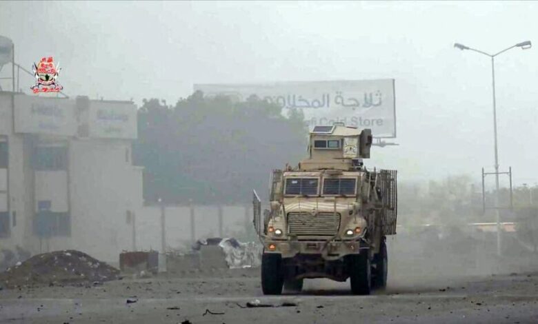 "العمالقة" تتقدم نحو الحديدة وتحاصر الحوثيين في الكيلو 16