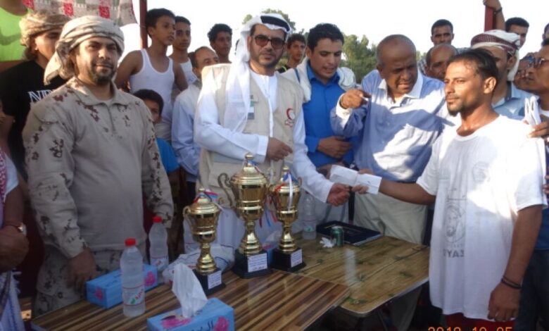 عدن تتصدر بطولة السباحة الرابعة في المياه المفتوحة بدعم الهلال الأحمر الإماراتي