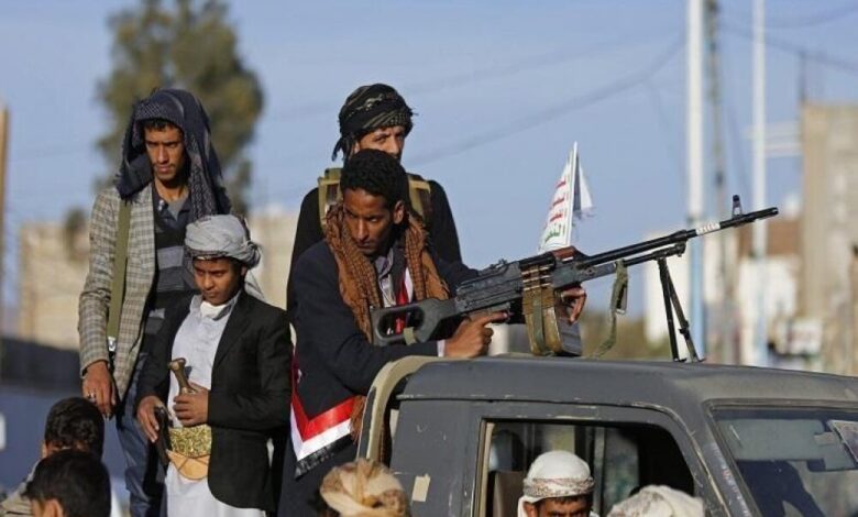 مليشيات الحوثي تنفذ حملة اعتقالات لطلاب في جامعة صنعاء بسبب هواتفهم