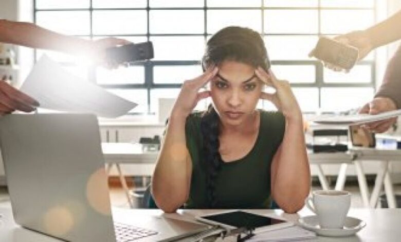 6 طرق سهلة لتخفيف التوتر والقلق فى العمل