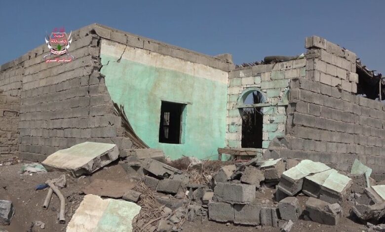 بالفيديو..مليشيات الحوثي تقصف منازل المواطنين في حي منظر بالحديدة