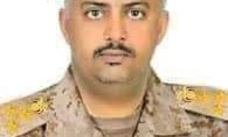 قائد اللواء 115 مشاة يعزي المناضل عربي عبدالقادر حسين في وفاة زوجته