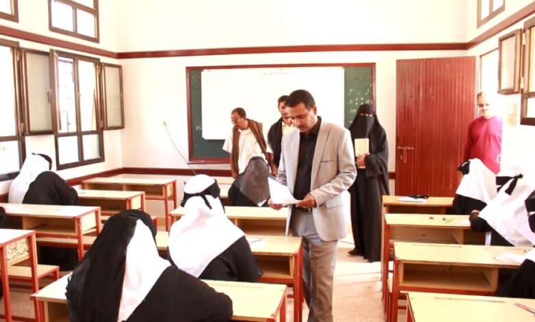 مدير تربية حضرموت يدشّن اختبارات الفصل الأول بمجمع بروم التعليمي للبنات