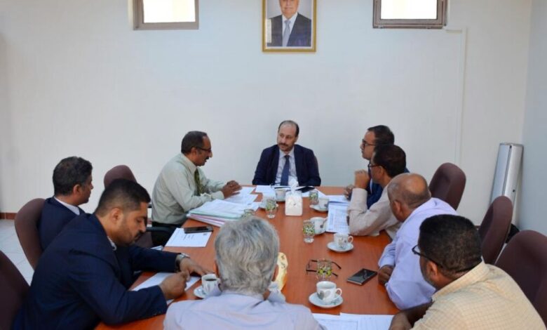 وزير التخطيط والتعاون الدولي يشكل لجنة لمخاطبة الجهات المانحة للتوقيع مع الحكومة اليمنية