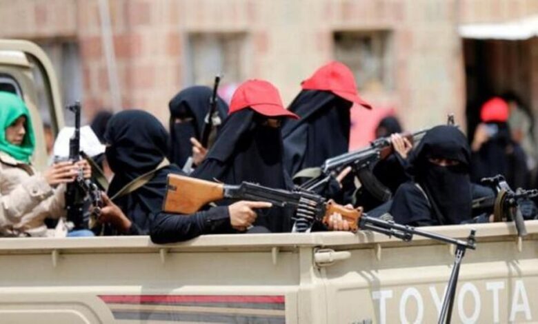 صنعاء.. ميليشيات الحوثي تخطف ناشطة حقوقية من بين أطفالها