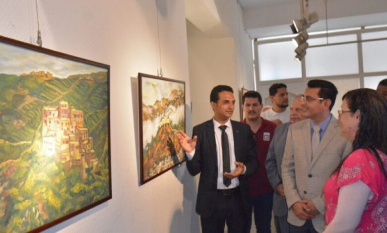 افتتاح معرض تشكيلي للفنان اليمني محمد سبأ بالقاهرة