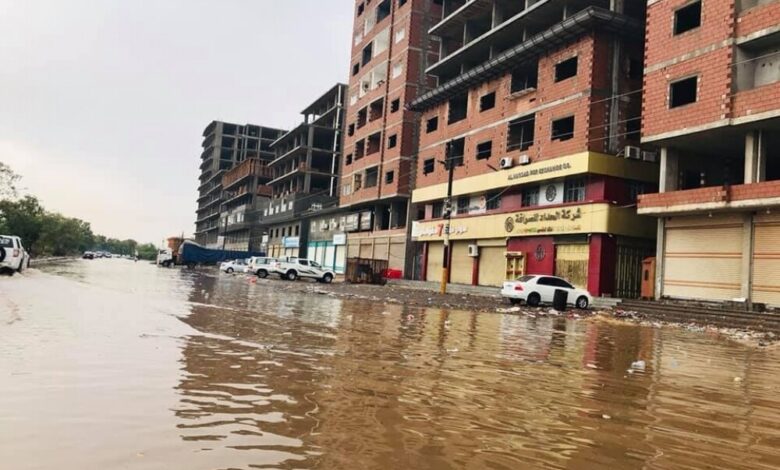 المجلس الانتقالي: عدن تتفادى اعصار "هيكا" وتوقع استمرار الأمطار الغزيرة على عدة مناطق