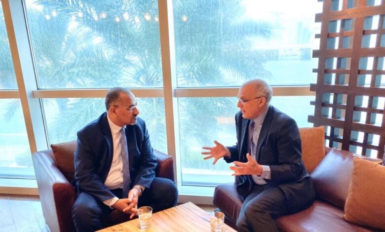 الزُبيدي يلتقي سفير المملكة المتحدة لدى اليمن والوفد المرافق له