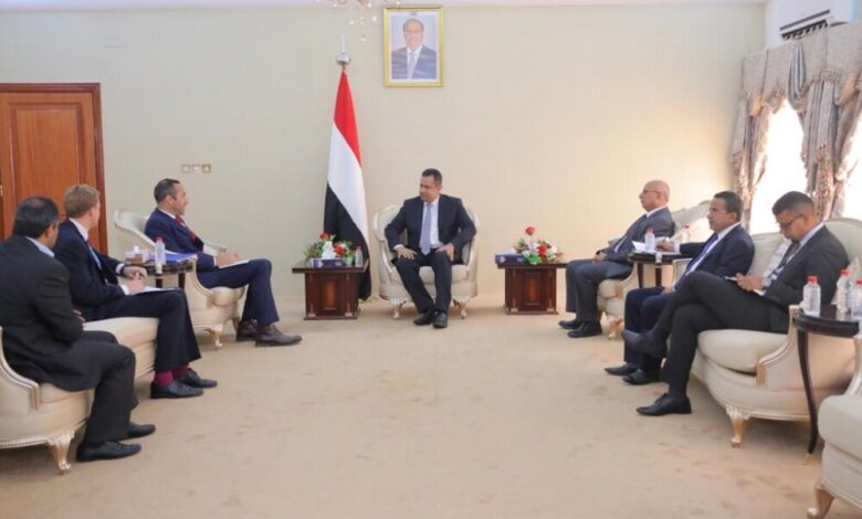 رئيس الوزراء يستقبل رئيس مكتب تنسيق الشؤون الإنسانية في اليمن