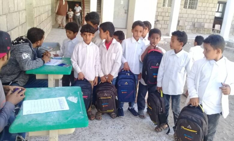 تدشين توزيع الحقيبة المدرسية بيافع سرار المقدمة من منظمة Care العالمية