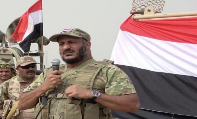 طارق صالح يعلق على جريمة استهداف معسكر للجيش بمارب.. ماذا قال؟