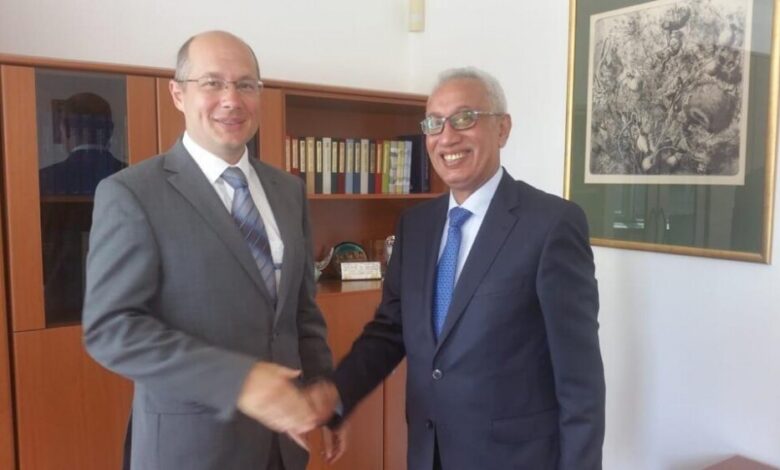 ناجي يلتقي رئيس دائرة الشرق الأوسط وشمال افريقيا بالخارجية المجرية