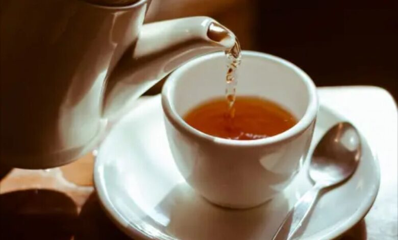 الإفراط بشرب الشاي في العزل المنزلي يضر بالصحة