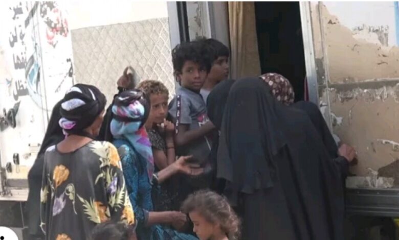 الحديدة..الهلال الأحمر الإماراتي يواصل تسيير العيادات الطبية إلى مخيمات النازحين