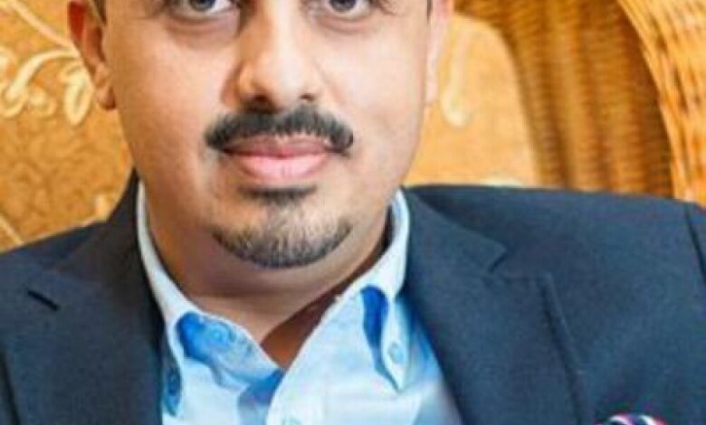 وزير الإعلام يحذر من مخطط حوثي لنهب المصارف والمؤسسات الايرادية وحوثنة مؤسسات الدولة