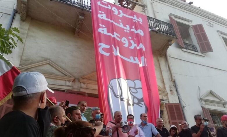 عاجل: متظاهرون يقتحمون وزارة الخارجية اللبنانية في بيروت