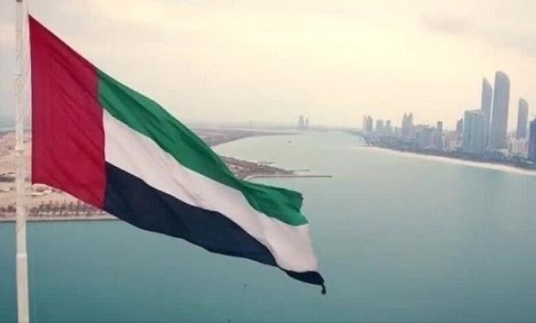 رئيس المجلس الانتقالي يتوجه الى الإمارات العربية المتحدة على رأس وفد كبير