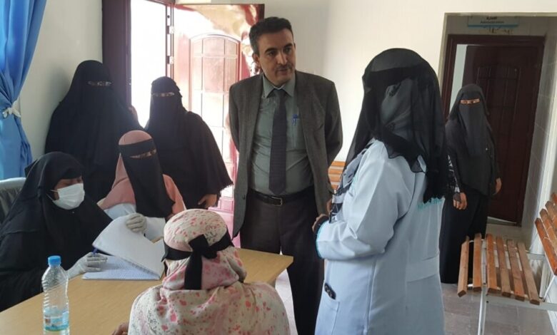 الجنيدي وكيل محافظة أبين يتفقد المركز الصحي في منطقة الكود