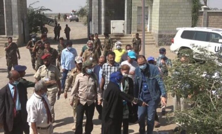 في زيارة إلى حيس.. نائب رئيس البعثة الأممية تطلع على حجم الدمار الحوثي وجرائمه بحق المدنيين