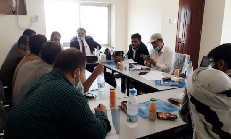 الوحيشي يلتقي بمدراء إدارات الخدمات  الصحية لمحافظة البيضاء في العاصمة  عدن