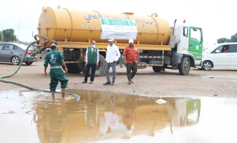 تدشين حملة تجفيف المستنقعات المائية في مديريات عدن بتمويل مركز الملك سلمان للاغاثة