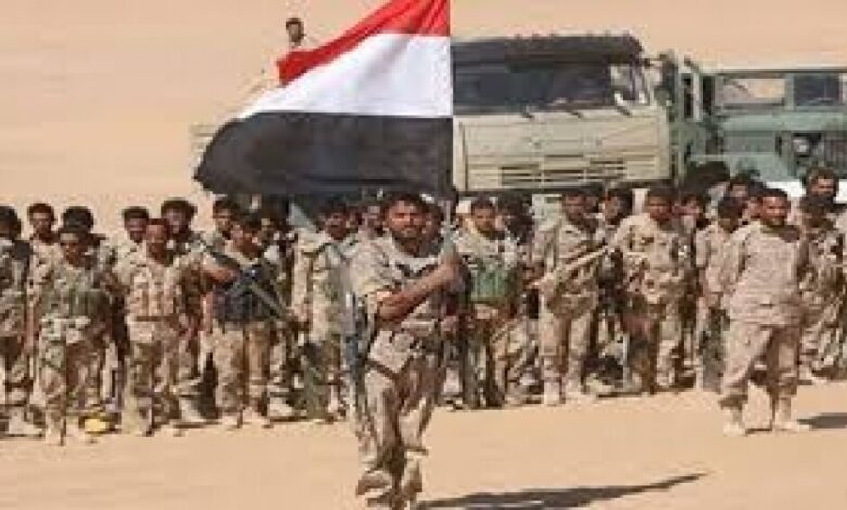 قيادي في الجيش الوطني يفضح أكاذيب مليشيا الحوثي وينفي ادعاءات انضمام قيادات إلى صفوفها