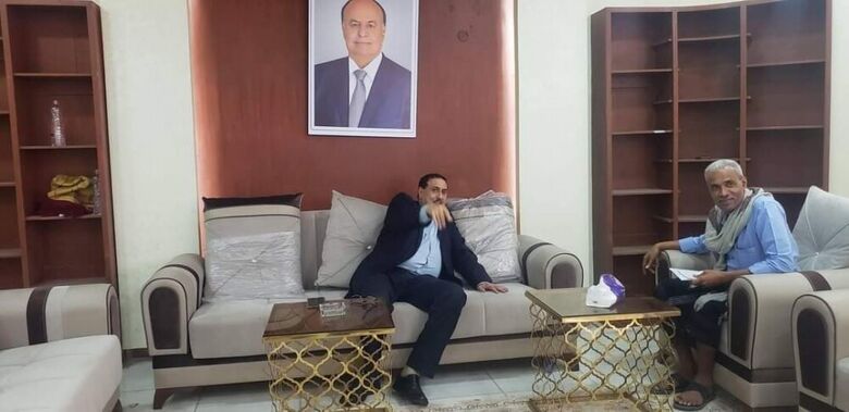 رفع صورة الرئيس هادي بمكتب مدير امن عدن لأول مرة منذ 6 سنوات