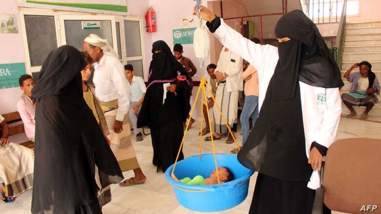 وسط نقص حاد في التمويل.. أطفال اليمن يموتون جوعا والمستشفيات تعاني