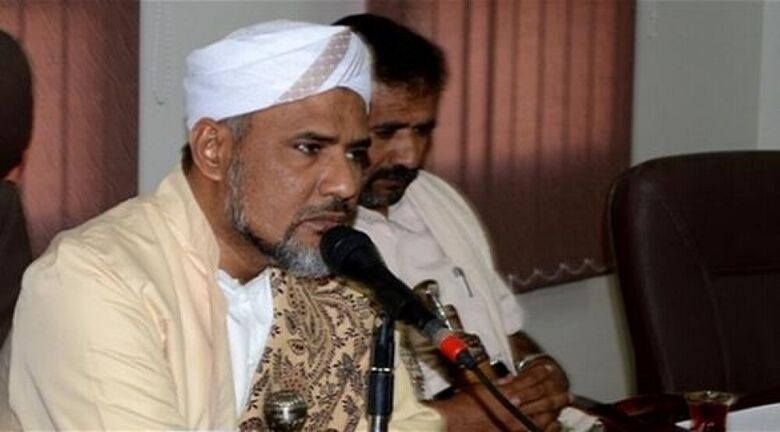 وزير يمني يتسائل : كيف طائرات الاشقاء تهبط في مطار الريان دون عربات إطفاء ؟ 
