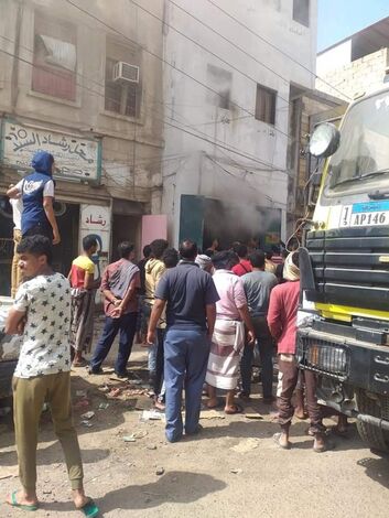 اندلاع حريق بمحل تجاري بالشيخ عثمان