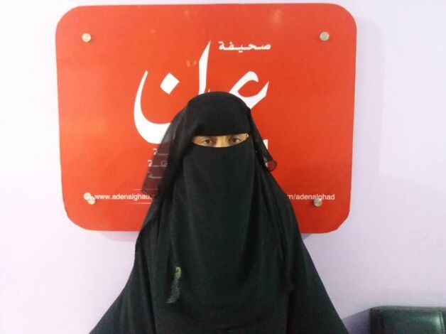 امرأة بعدن تشكو اعتقال زوجها من قبل شرطة دار سعد ونقله لسجن القلوعة بتهمة القتل