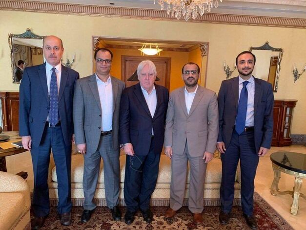 لقاء يجمع وزير خارجية عمان بفريق الحوثيين المفاوض