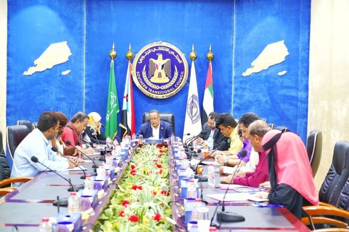 الخُبجي يعقد اجتماعا مع عدد من أعضاء الهيئة الإدارية للجمعية الوطنية بالانتقالي