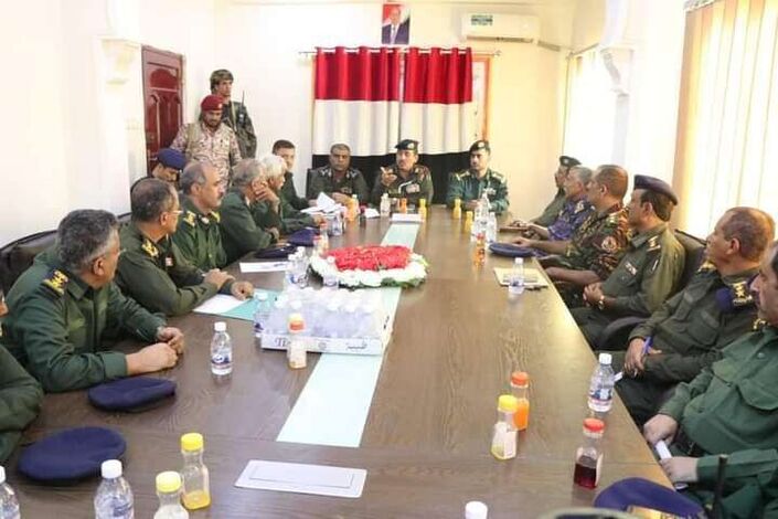 وزير الداخلية يترأس اجتماع لقادة الوحدات الأمنية بمحافظة المهرة