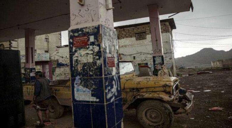 صحيفة : الحوثيون يرفعون أسعار الوقود لمواجهة أزماتهم المالية